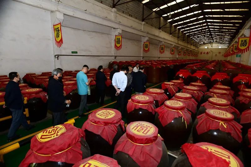 巨龙画院与天津卫酒集团芦台春酒业开展书画文化联谊活动