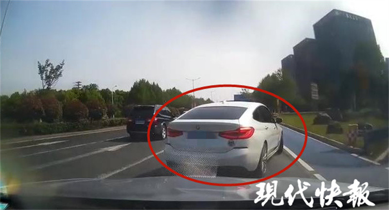 2分钟连续变道别车6次，司机恶意别车被处罚腾讯新闻 9407