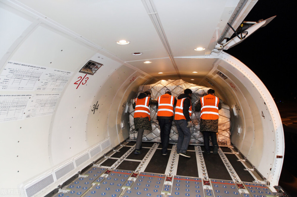 顺丰的飞机到底是从哪里来的低价包邮货物它又靠什么盈利