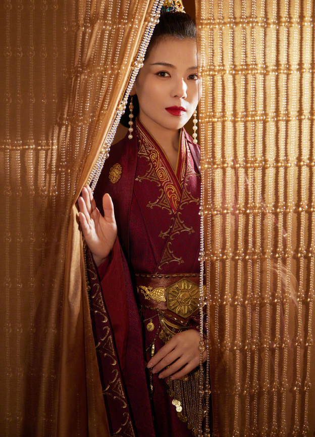 刘涛凌晨晒自拍,头生白发精神不错