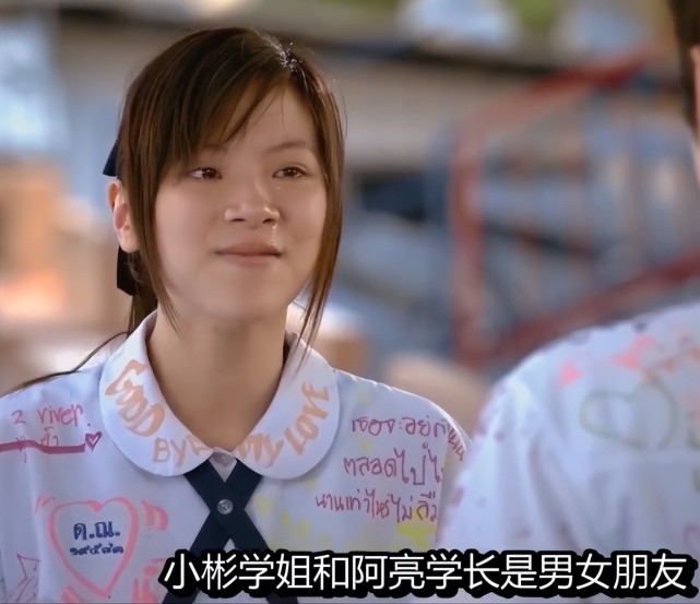 提到泳池落水,饭姐心中印象最深刻的还是泰国电影《初恋这件小事》中