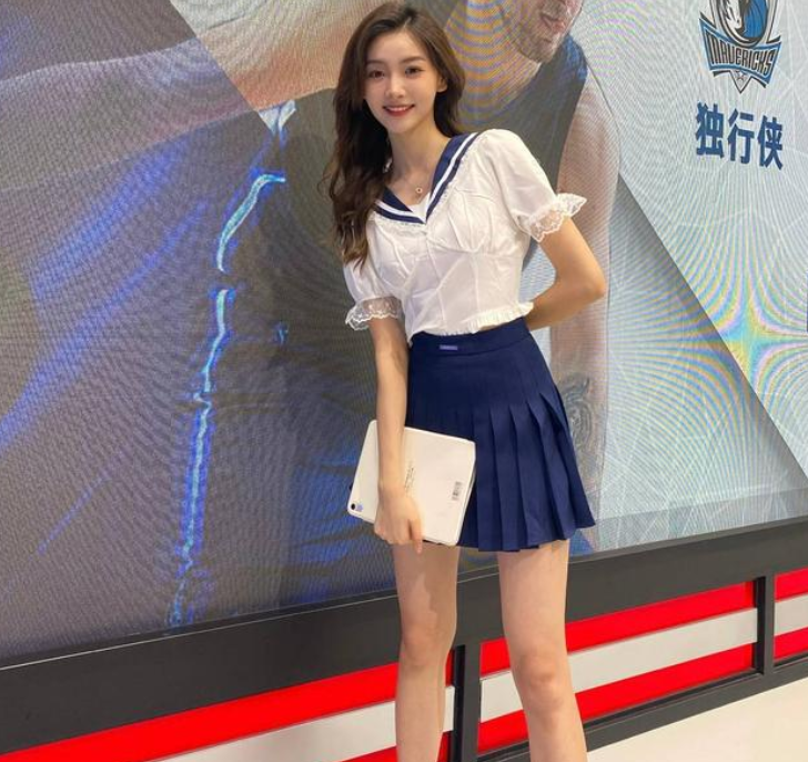 nba美女主播金佳悅曬最新美照膚白貌美大長腿也十分吸睛