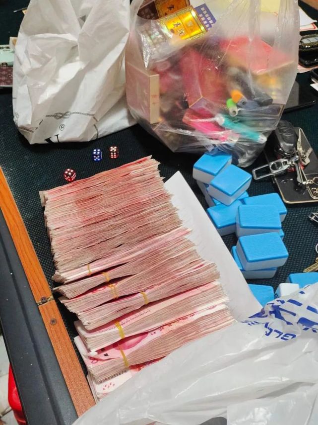 生机镇以及四川省叙永县等隐蔽地点开设赌场,召集赌客"抽水"盈利,为