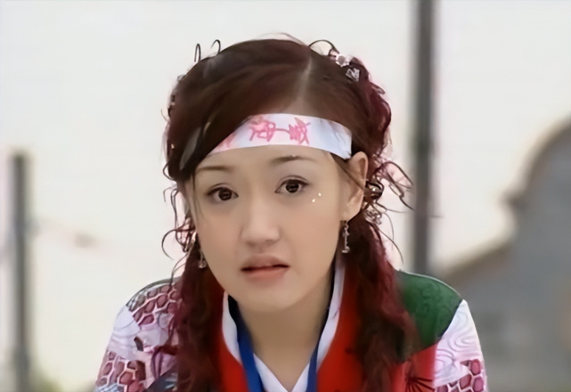 她是"粉红女郎"里的哈妹,也是胡歌广为人知的前女友,仍未婚育
