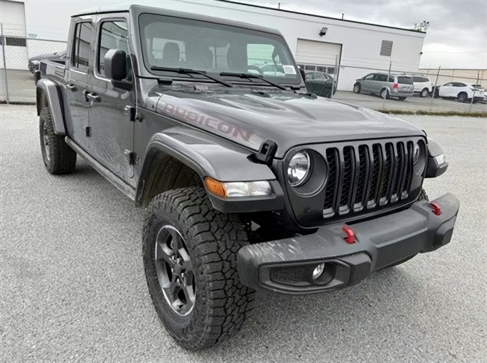 22款jeep皮卡角斗士,3.6l发动机,港口现车预售63万,值不值?_腾讯新闻