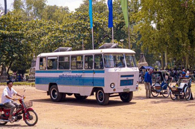 柬埔寨80和90年代的公共汽車(圖集)