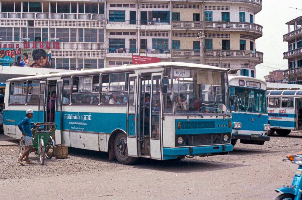 柬埔寨80和90年代的公共汽车(图集)_腾讯新闻