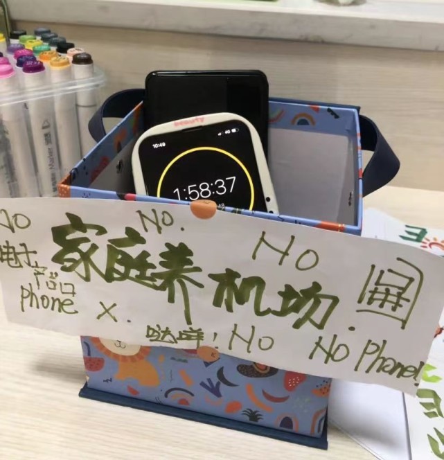 自从建起"家庭养机场",妈妈再也不用担心我玩手机了