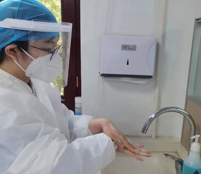 过去的两年萦绕在我们身边最常看到,听到,说到的就是"勤洗手,戴口罩