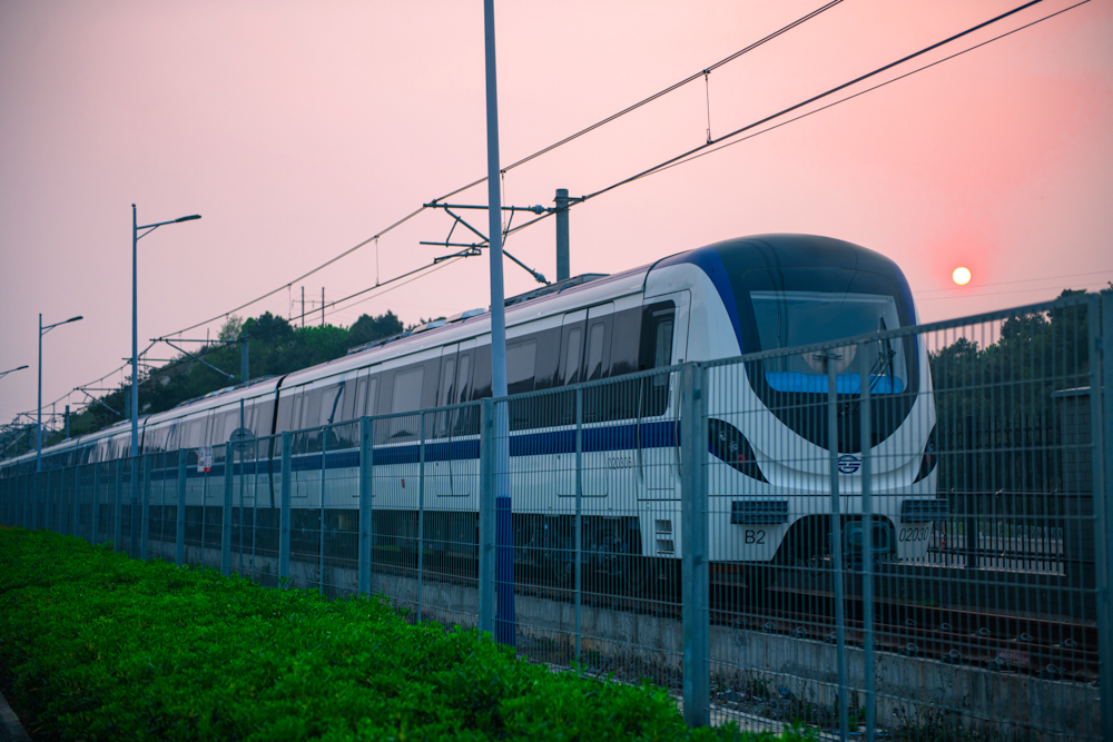 贵阳地铁2号线开通初期运营一周年_腾讯新闻