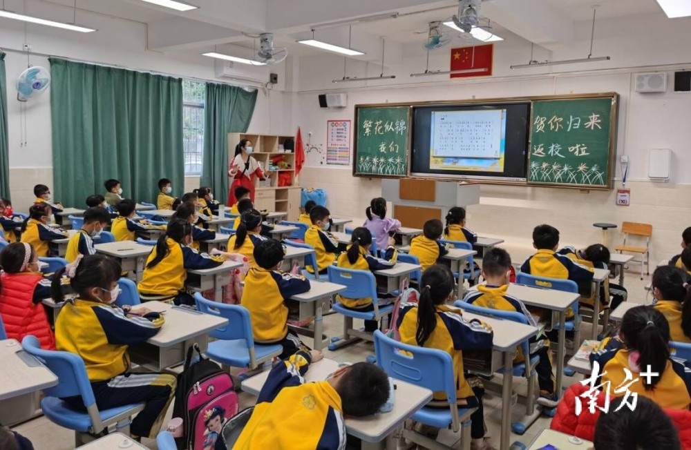 初中一年级公办学校为樟木头镇中心小学,樟木头镇实验小学,樟木头中学