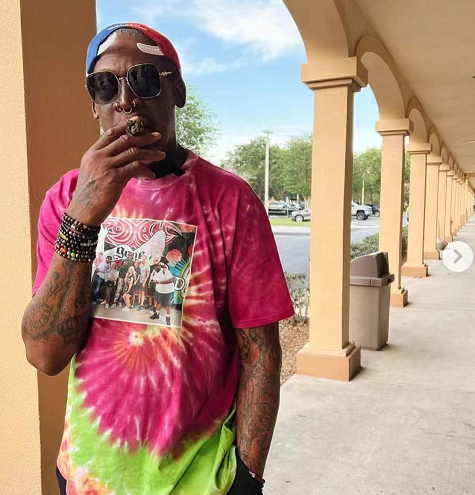 60岁罗德曼近况依然风骚依旧墨镜一戴谁也不爱老潮男