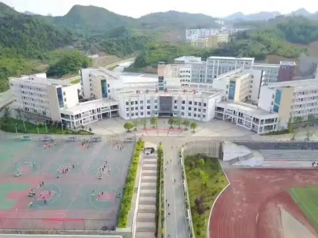 织金县第一中学:开展科技创新教育 提升学生科学素质