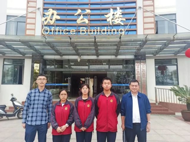 织金县第一中学:开展科技创新教育 提升学生科学素质