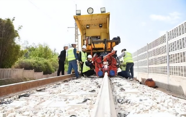 铁路段(昆明,楚雄,大理):大丽铁路段(大理,丽江),香邦铁路段(香格里拉