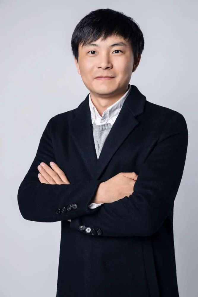 赵林林平视观众是最重要的