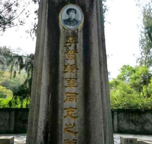 厦门战役将军李发召开会议时三枪声响被刺杀身亡年仅44岁