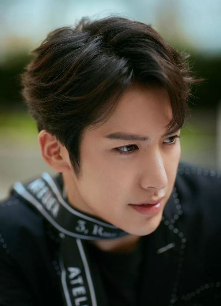 赖艺:3部剧同时在播,和杨幂合作过4次,出道8年却仍不温不火!_腾讯新闻