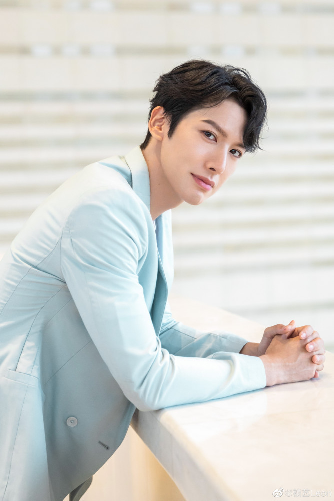 赖艺:3部剧同时在播,和杨幂合作过4次,出道8年却仍不温不火!