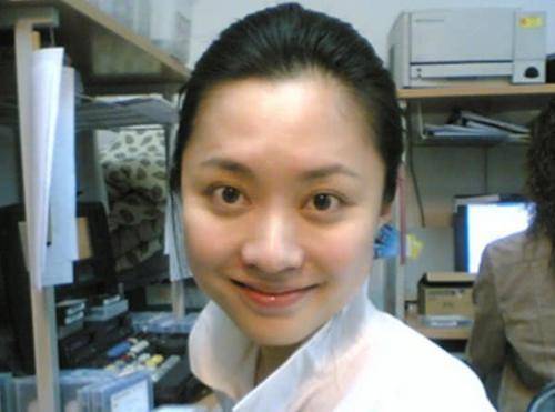 紫凝她身上看不到任何的张扬与傲气,更多的是女性的知性与灵动,沉稳与
