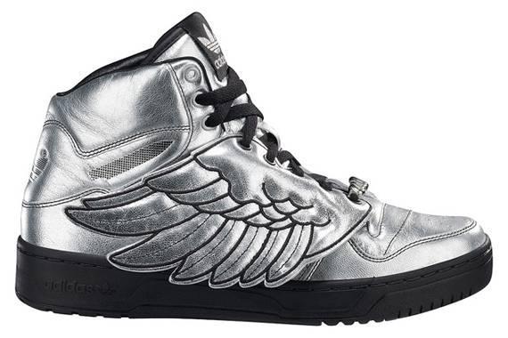 阿迪达斯又推出了飞翼鞋，为什么这个设计不讨好？