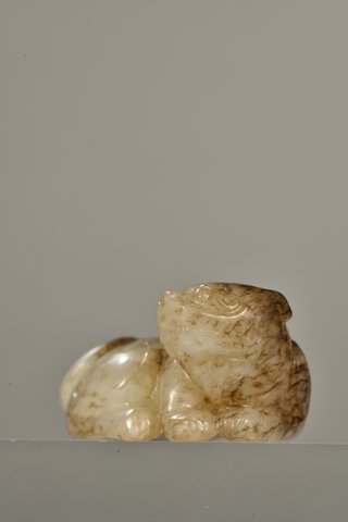 明代 和田玉瑞兽把件