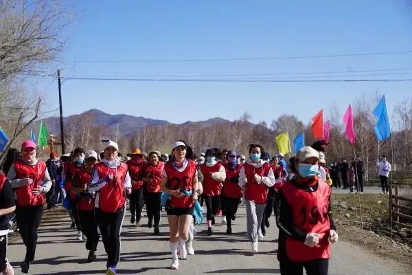 阿勒泰人口_新疆一个看名字就觉得很美地方,在中国版图鸡尾部,人口不到20万
