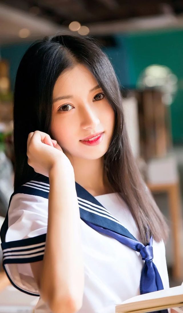 黑長直髮美女校花學生校服清純可人