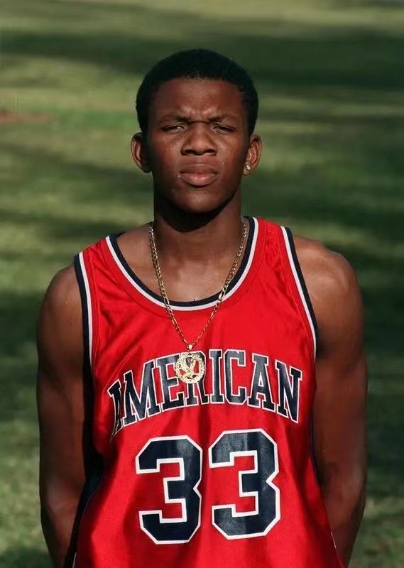 詹皇初代带刀侍卫詹姆斯琼斯现在成为球队总经理做得如何