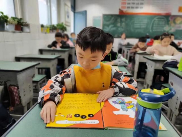 【悦读】书香班级:一年级三班