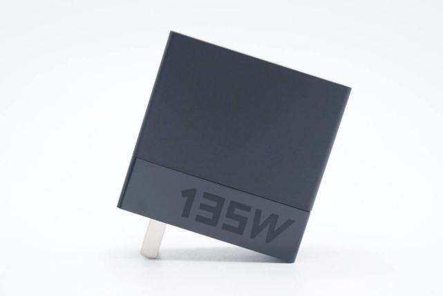 联想笔电用户刚需,不用再带"砖头",拯救者135w氮化镓快充拆解