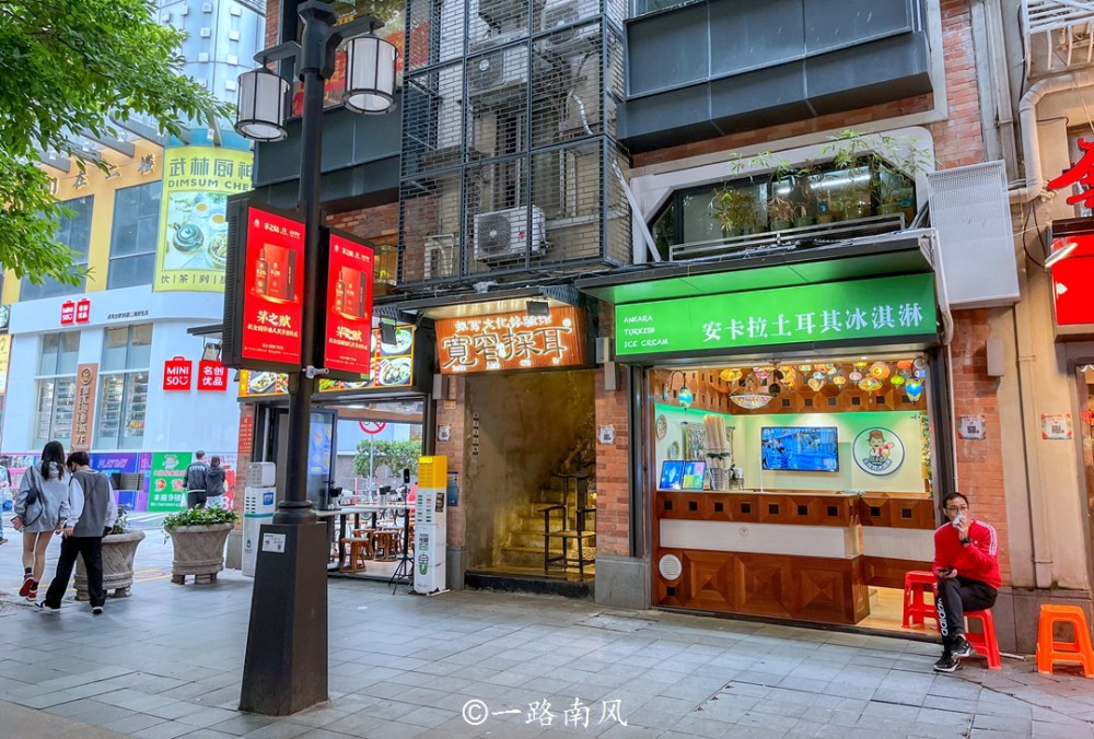 广州老牌美食街惠福东路人气很旺名气却不大就在北京路商圈