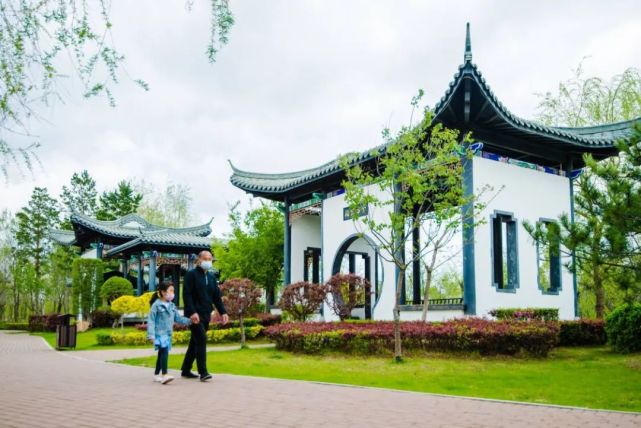 街拍德惠丨秀丽俊美惠民公园