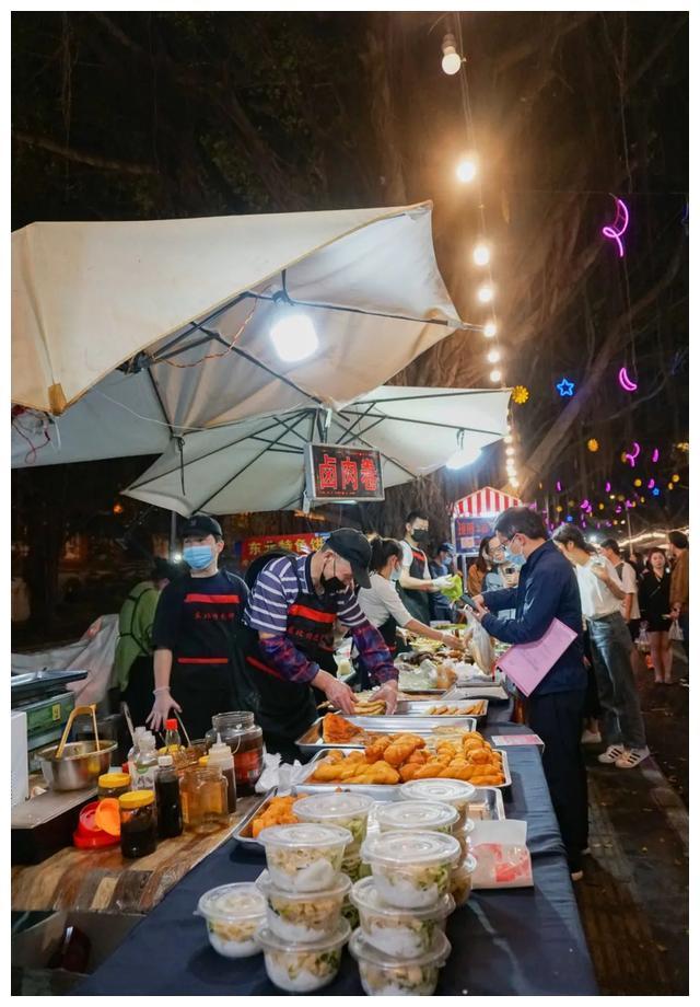 好久沒約,那就一起來逛夜市吧