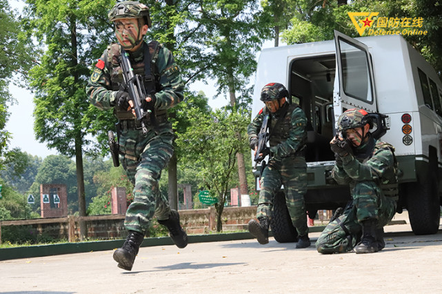 武警四川总队乐山支队组织特战队员开展强化训练