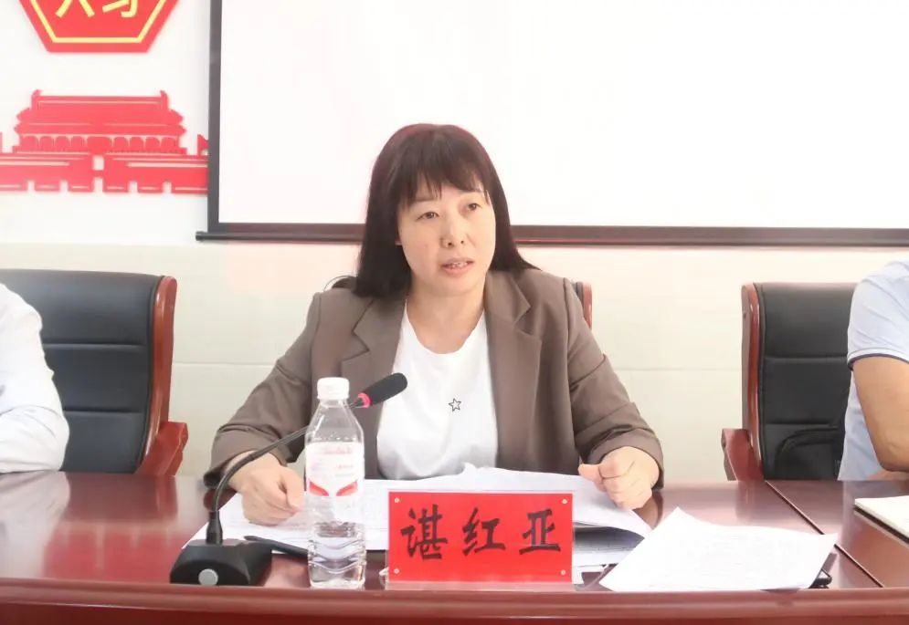 座谈会上,听取了永阳街道及希望社区,永靖镇及团圆社区对综治中心工作