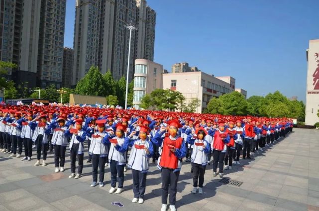 安徽省滁州中学举行2022届高三成人仪式