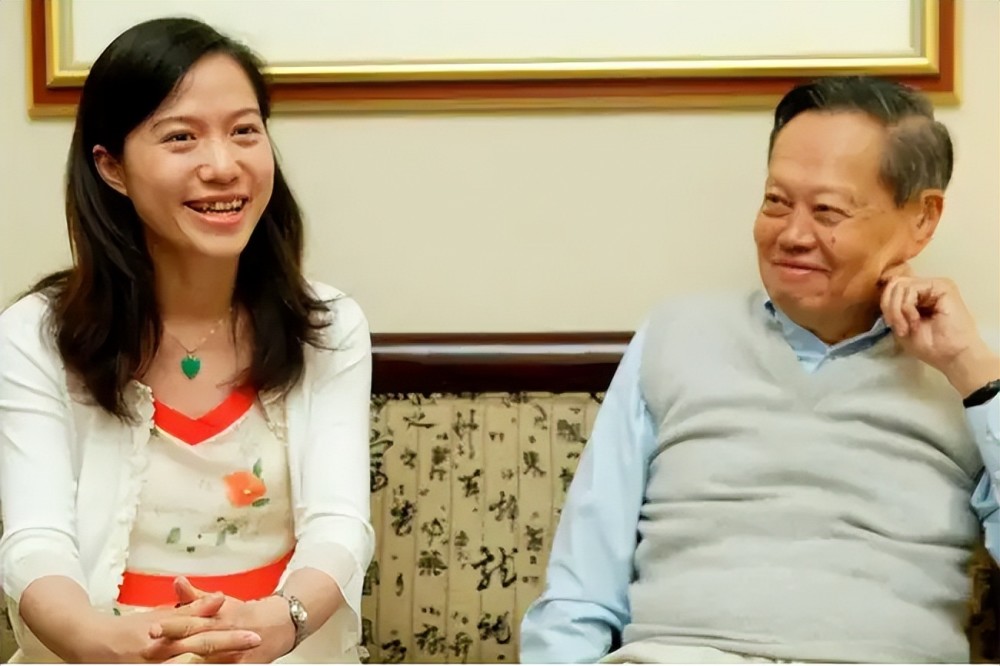 99岁的杨振宁翁帆是上帝给我的最后礼物