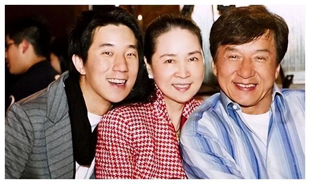 22年后再看林凤娇婚姻才明白她原谅成龙是最好的选择