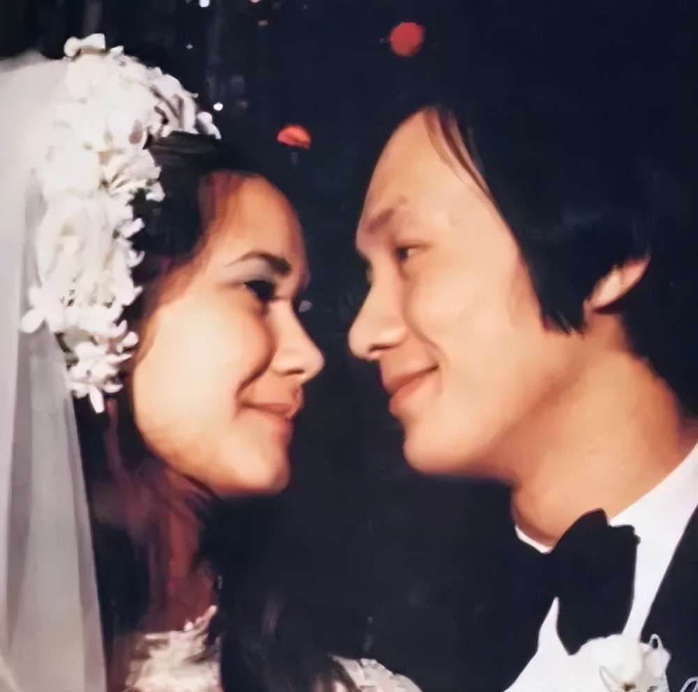 许冠杰:娶混血老婆连生两子,74岁三代同堂,真的幸福美满插图13