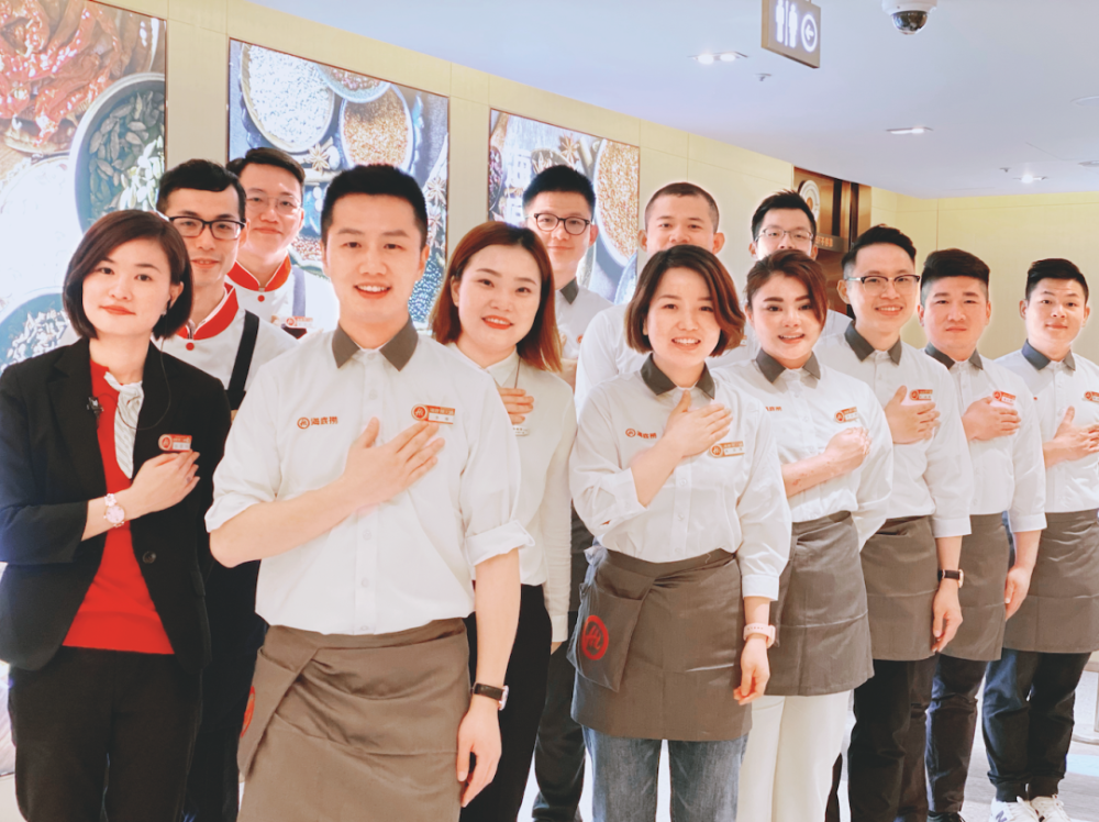 很多人都提过在海底捞工作压力大到难以想象,你是海底捞27年的老员工