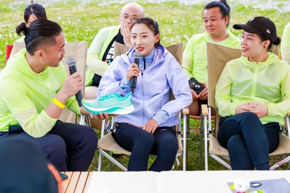 签约国马一姐李芷萱,鸿星尔克专业马拉松跑鞋极风sp首次亮相_腾讯新闻