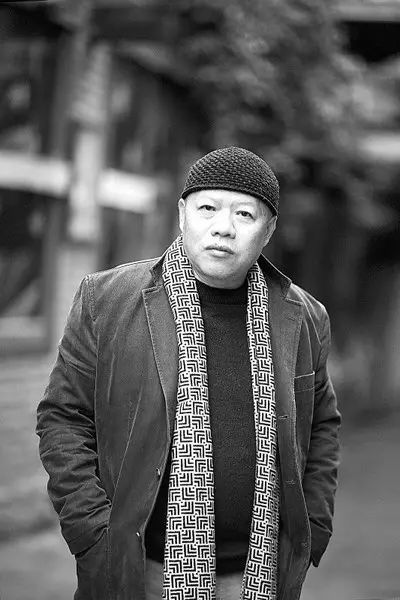 于坚:四川资阳人.1984年毕业于云南大学中文系.