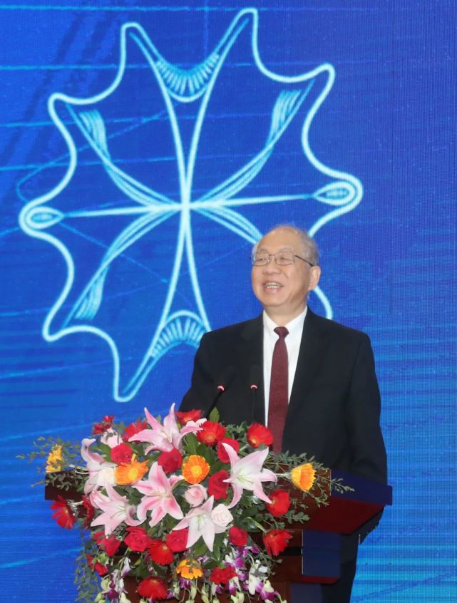 丘成桐院士全职入职清华大学!今晚院士"开讲啦"