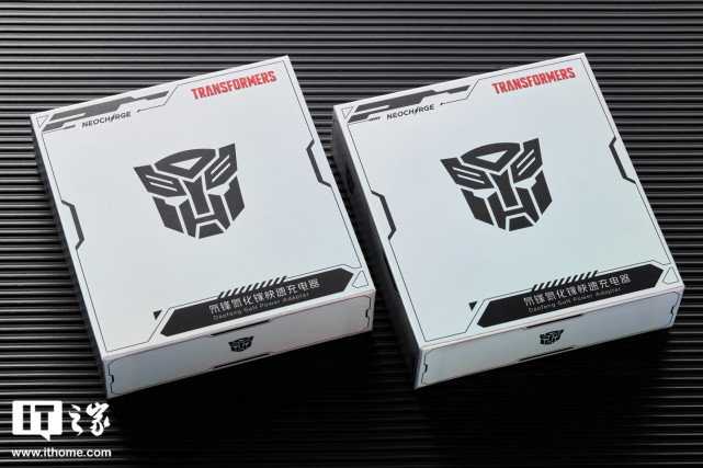 it之家开箱红魔12065w氮化镓变形金刚战损版充电器图赏