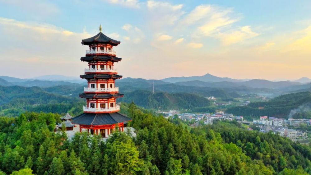 浏阳重建一座塔五层八面古香古色