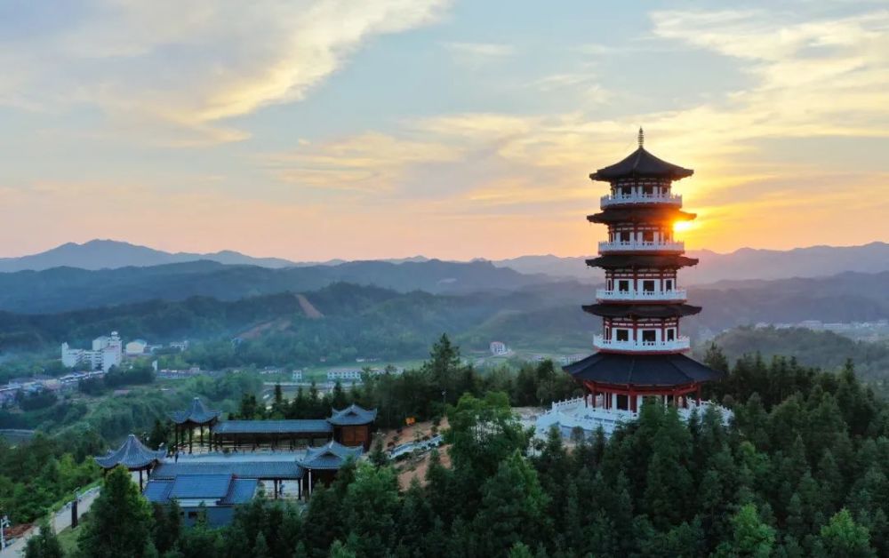 浏阳重建一座塔五层八面古香古色