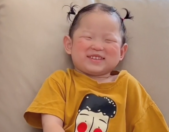 3岁网红"屁桃祺祺"遭网暴,被吐槽长得丑,网友:都是父母的错|萌娃|网红