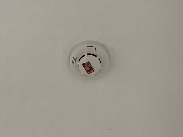 我为群众办实事贺兰消防免费为独居老人装感烟器