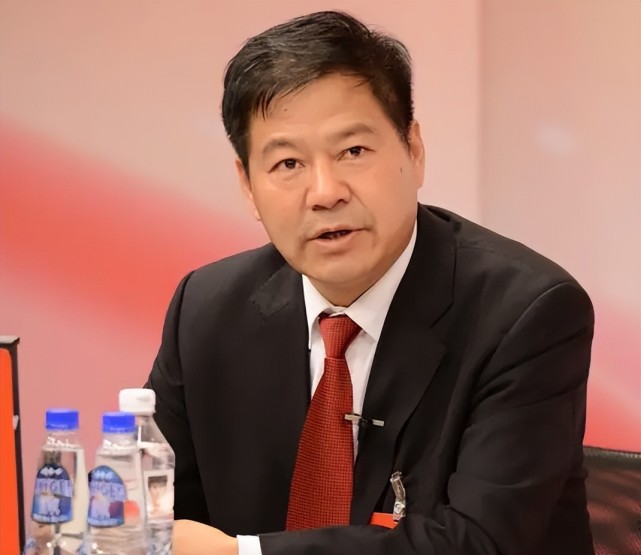 挖掘机教父,蓝翔校长荣兰祥夫妻的恩怨情仇